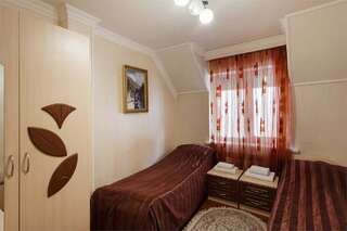 Отель Кристалл  Домбай Двухместный номер с 2 отдельными кроватями и ванной комнатой-6