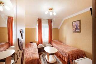 Отель Кристалл  Домбай Двухместный номер с 2 отдельными кроватями и ванной комнатой-5
